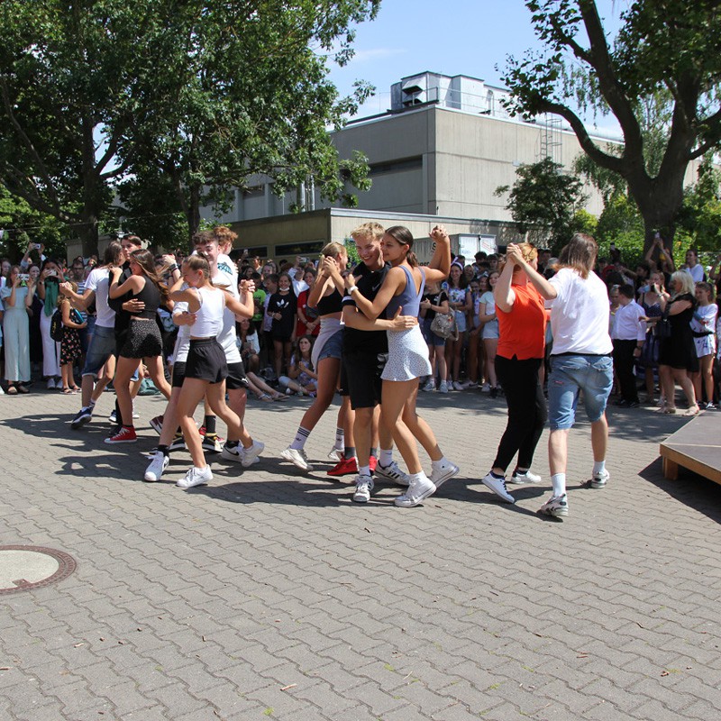 Sommerfest am SMG bei strahlendem Sonnenschein