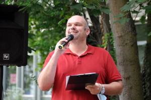 Herr Dr. Frings begrüßt die Anwesenden