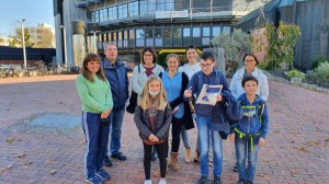 Die Klassenleitungen der 5. Klasse vor dem Theresianum in Mainz