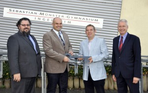 Die Schlüsselübergabe durch die ADD