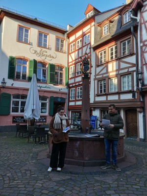 Platz mit Marienbrunnen beim Haus der Kathinka Zitz-Halein
